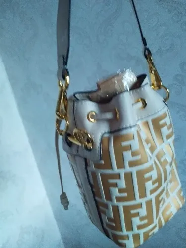 Linda Bolsa Inspires Fendi Bucket 