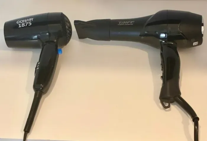 Kit 2 secadores de cabelo - 1 secador grande Taiff e 1 secador portátil Conair