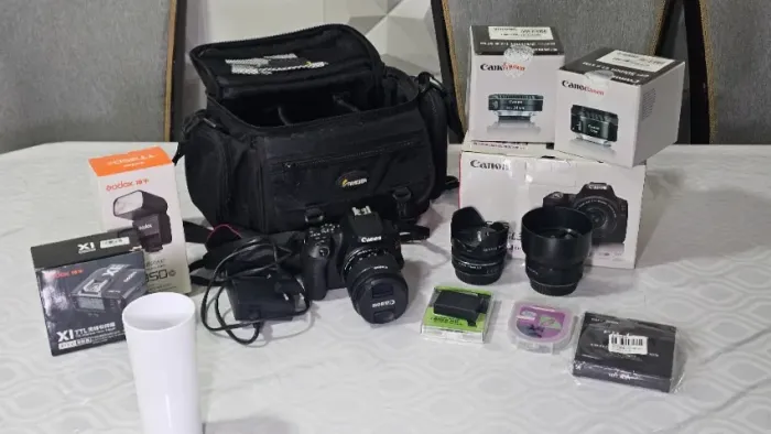 Kit Camera CANON SL3  + lente 50mm + lente 24mm + lente 18-55mm + Flash + Filtros + brinde