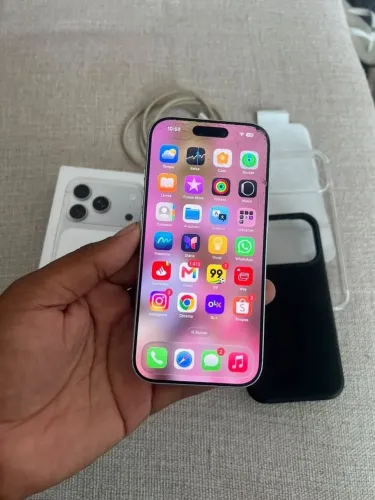 Iphone 17 pro de 256 novo TRINCADO A TELA pegando tudo sem falhas garantia ate 02/05/27
