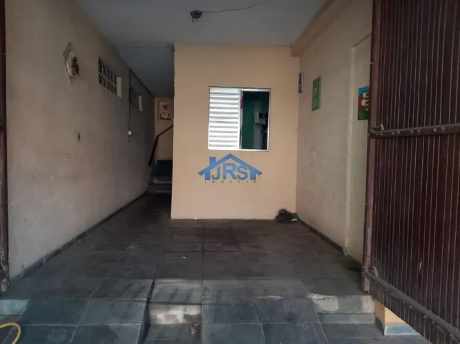 Sobrado à venda em Barueri com 5 quartos, com 250 m²