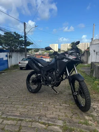 VENDO SAHARA 300 COM 6.800 KM, NOVÍSSIMA.