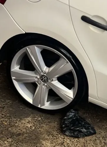 Rodas aro 18 com pneus e suspensão fixa para gol