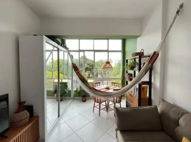 Kitnet/Conjugado : / Residencial / Flamengo