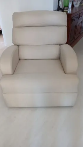 Vende-se uma cadeira do papai
