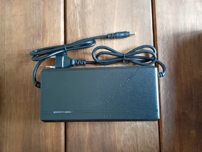 Carregador para bicicleta elétrica 48v 54.6v 3 Amperes carga rápida.