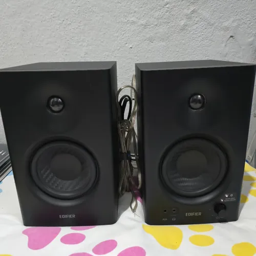 Caixas de Som Edifier MR4 (Com Caixa)