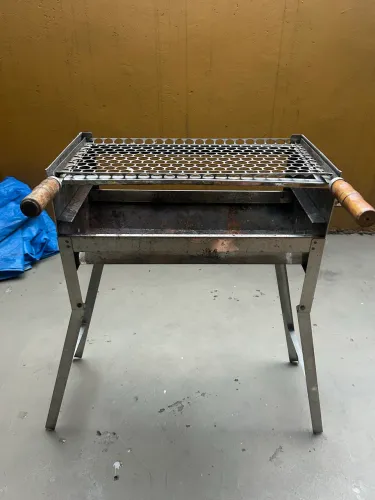 Churrasqueira á Carvão de Inox Com Grelha
