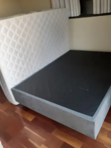 Cama box com colchão. Usado em bom estado. No Parque Arnold Schimidt