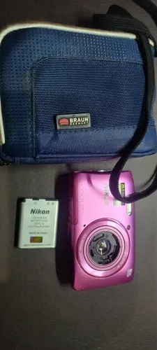 Camera vintage antiga y2k tiktok coolpix nikon anos 2000
