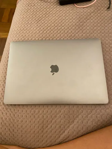macbook pro 15/ 2018/ 16gb ram / ssd 512 gb