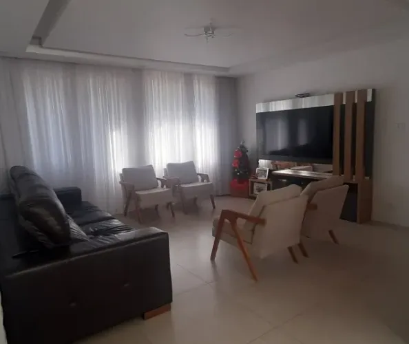 Apartamento semi-mobiliado no Batel 140,70m², 3 quartos (1 suite) e vaga de garagem
