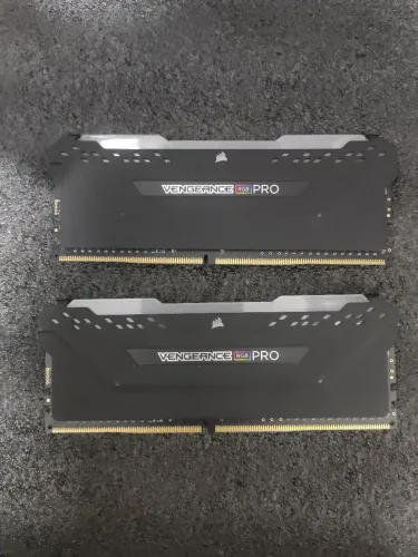 Memória RAM Corsair Vengeance RGB Pro 16GB (2x8GB) DDR4 3600MHz