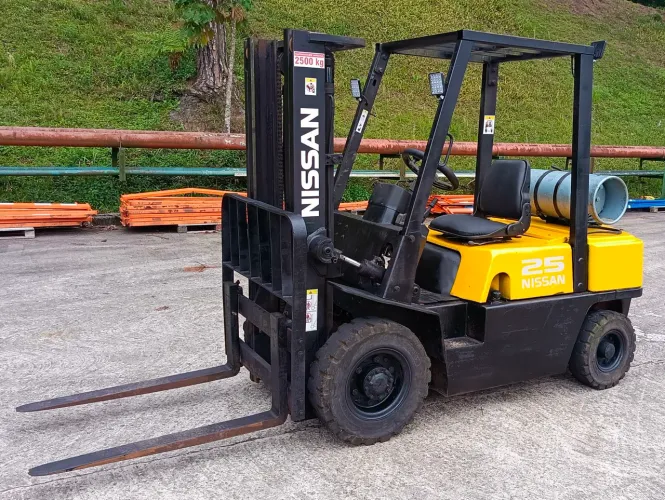 Empilhadeira - Nissan - PJ02A25U - 2.500 Kgs.