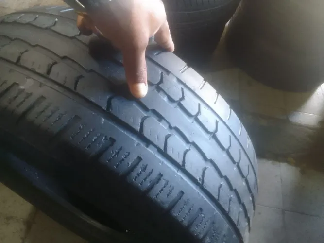 Pneu 235/60/16