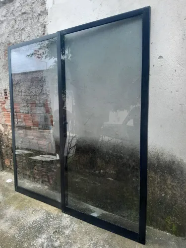 Porta de vidro em alumínio