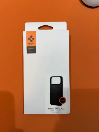 Capa Spigen Enzo Aramid iPhone 17/18 Pro Max
