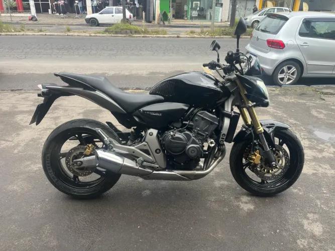 Hornet 2008 impecável , manual e chave reserva . Aceito trocas