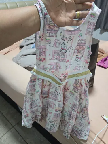 Lote de roupas de menina com tamanho variado, entre 4 a 10 anos