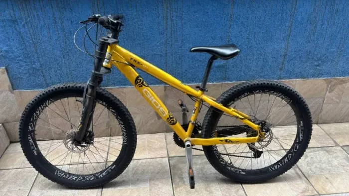 Bicicleta Gios FRX aro 26 amarela | Freio a disco e suspensão dianteira