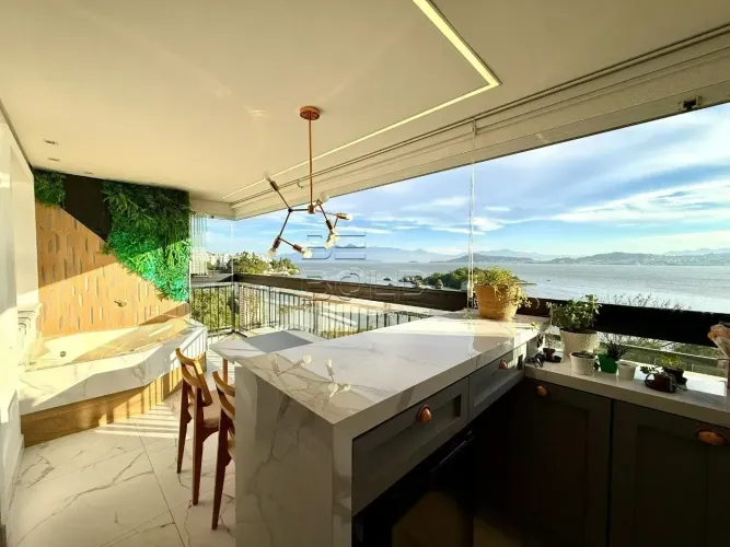 Apartamento frente mar com 3 suítes no Residencial Vitamare no Abraão