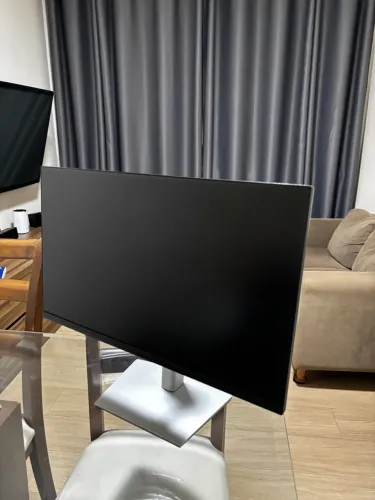 Monitor Dell 24p full hd usbc 65w muito novo e funcionando normalmente