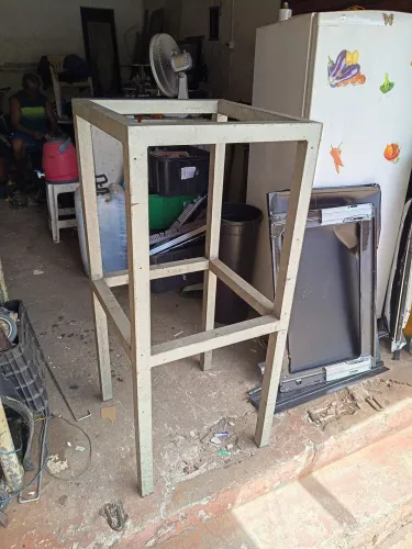 Armação de ferro 50x50cm por 1.15 metros de altura 