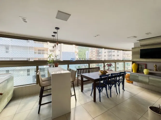 Apartamento à venda em Praia Grande no Forte com 3 quartos, 3 suítes e 182m²