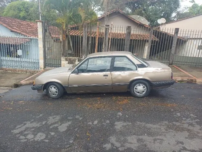Chevrolet Monza GL 1.8 Efi/ SL/ L/ 650/barc. 2e4p (álcool) 1986