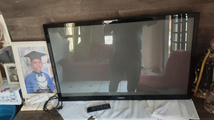 Tv Samsung 40 POLEGADAS " NÃO É SMART"