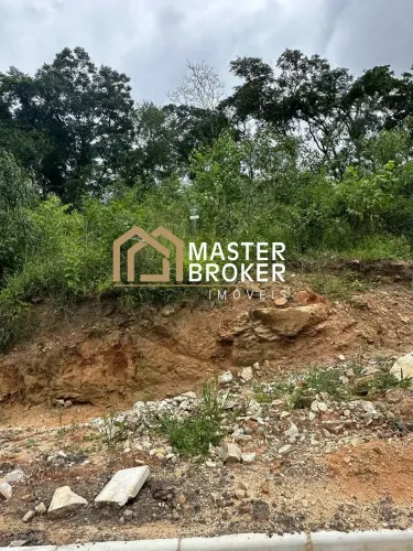 Lote à venda de 720m² no condomínio fechado Reserva da Mata em Betim - MG. Unidade em uma 