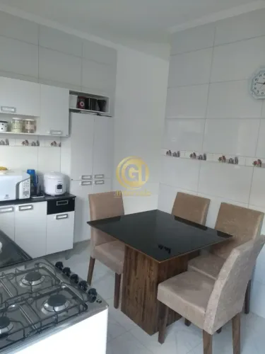 Casa para locação com 65m², 2 quartos, 2 banheiros, sala ampla, garagem e ótima localizaçã