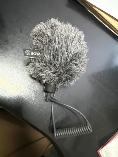 Microfone Externo BOYA com Protetor de Vento - Ótimo para Vídeos