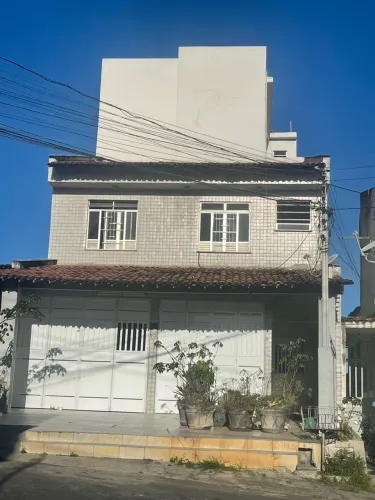 Alugo quarto pra meninas por 400