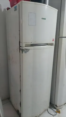 Vendo uma geladeira funcionando