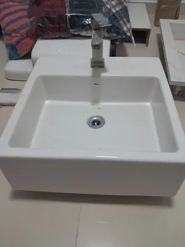 Vende-se pia de louça CELITE para banheiro