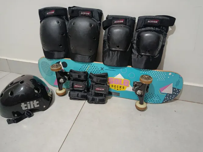 Vendo skate semi novo com kit de segurança