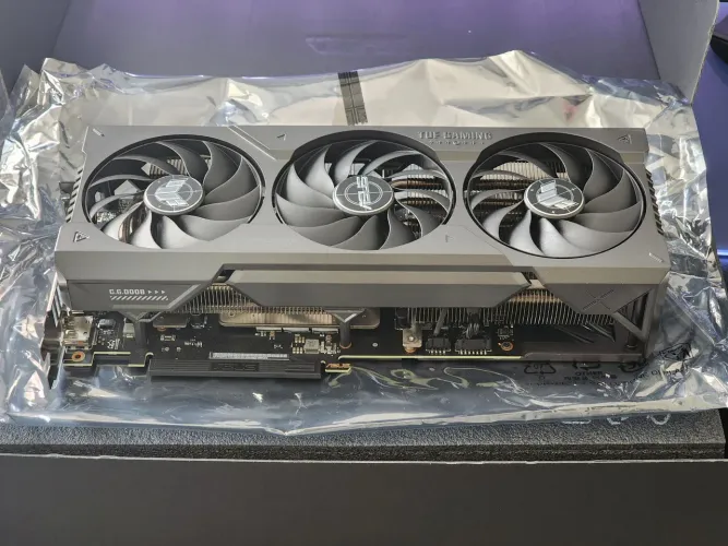 Placa de vídeo ASUS TUF RTX 4070 TI SUPER O16G 16GB