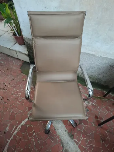 Cadeira presidente giratória bom estado .