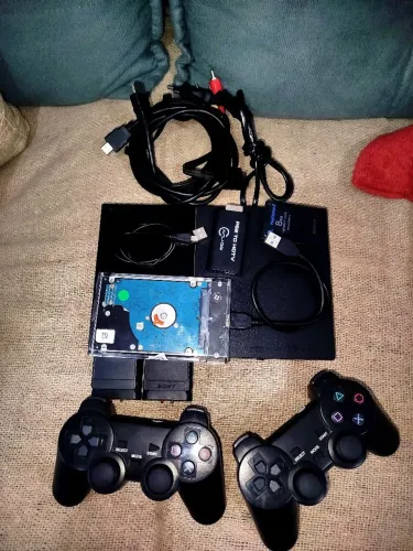 Vendo PS2 com dois controles sem fio novos mais um HD com jogos e com todos os cabos