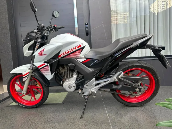 Cb Twister 250 ano 22/22
