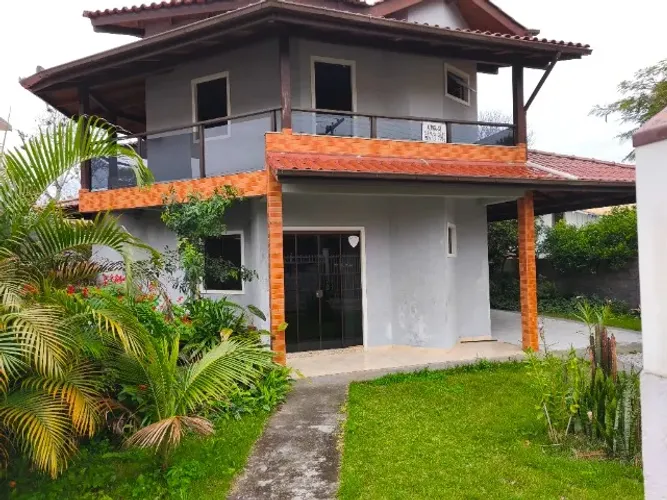 Locação de casa Florianópolis Rio Tavares, 2 suítes e 1 quarto.