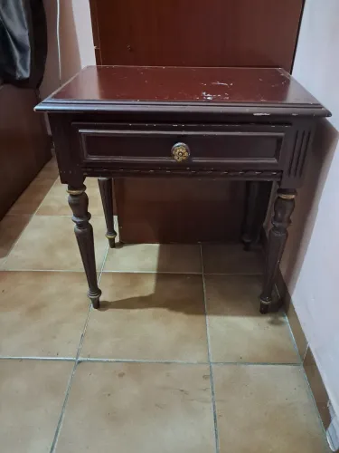 Mesa de Cabeceira de Madeira 