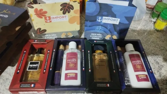4 perfumes e 2 cremes hidratante.
