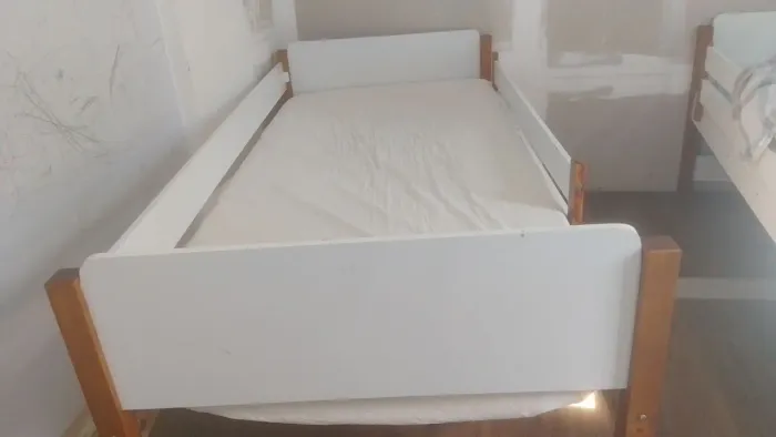 Cama de solteiro viúva com colchão