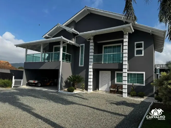 Casa de Alto Padrão com Acesso ao Rio e Saída para o Mar em Penha SC 3 Quartos Piscina e D