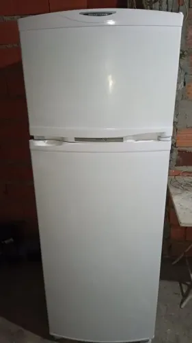 Vendo e entrego geladeira Brastemp 330L Frost free 110v aceito pix entrego