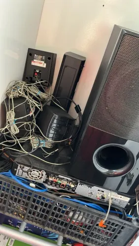Home Theater LG 1000W de potência, possuo controle, todas as caixas funcionam normalmente