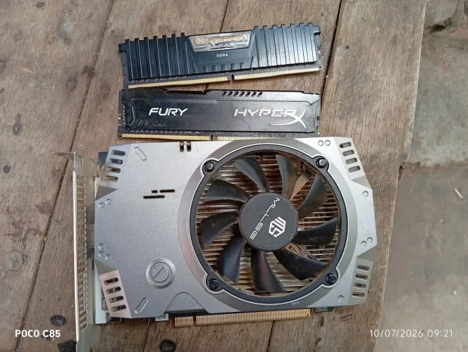 Placa de Vídeo 4GB, 2x memória ram 8GB