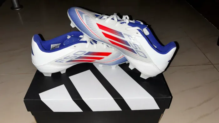 Chuteira adidas F50